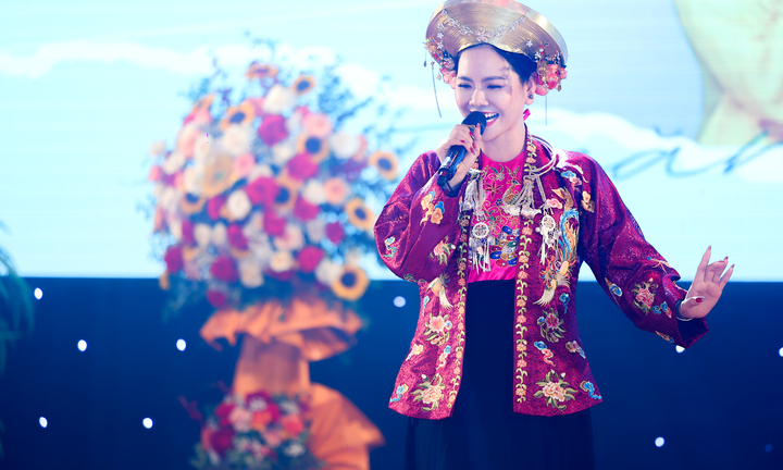 Lương Nguyệt Anh mới mẻ khi hát dân ca