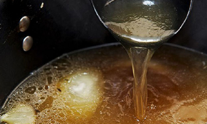 Bí quyết chữa món canh quá nhiều dầu mỡ