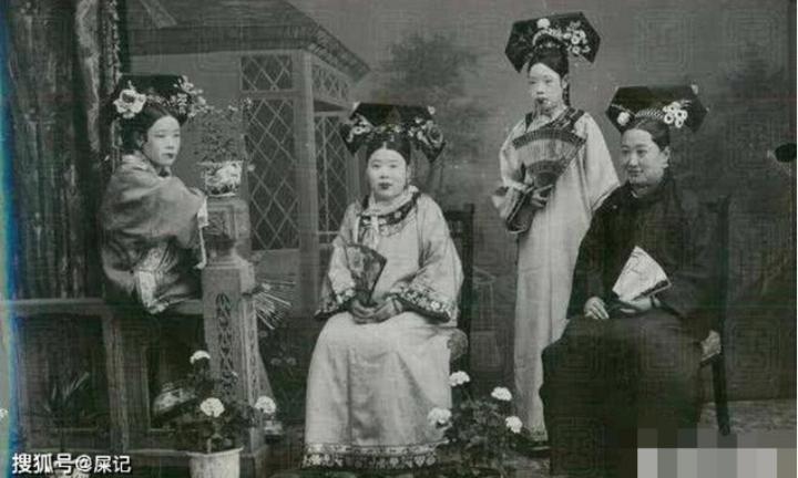 Bất ngờ với những bức ảnh lột tả chân thực nhan sắc phi tần cuối Thanh triều