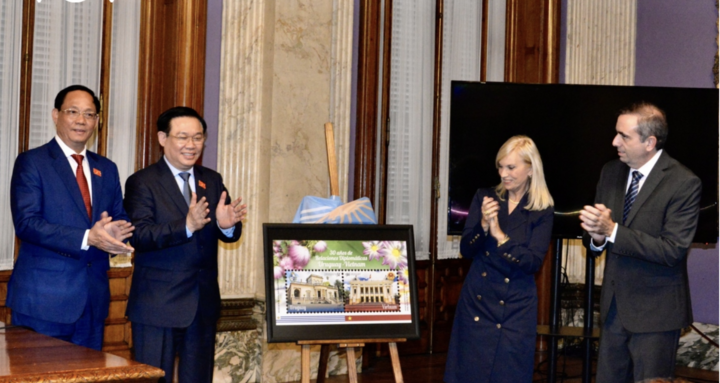 Chủ tịch Quốc hội hội đàm với Chủ tịch Thượng viện và Hạ viện Uruguay