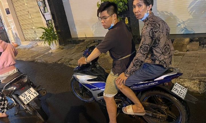 Bắt 2 kẻ cướp giật khiến cô gái té ngã ở TP.HCM