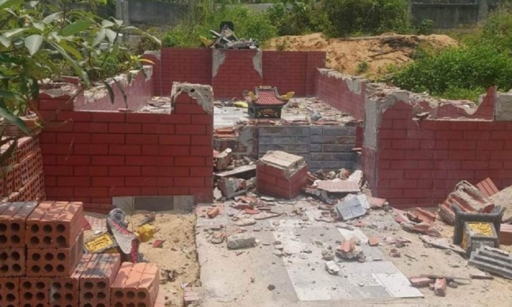 Đập phá mộ chờ của bác, cháu ruột bị khởi tố