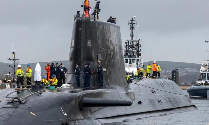 Hải quân Anh điều tra nghi án tài liệu mật bị bỏ ở quán pub