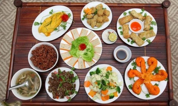 Bất ngờ với mâm cỗ đầy đủ món ngon chỉ với 500.000 đồng