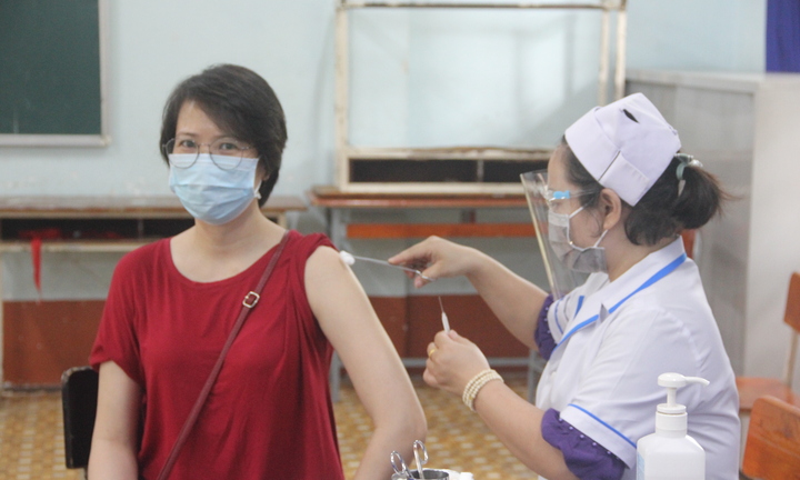 Ngày 1/5, ca mắc COVID-19 giảm mạnh, 123 bệnh nhân phải thở oxy