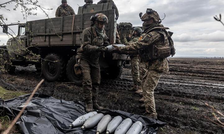 Ukraine tuyên bố 'đạn đã lên nòng', Nga nghi Kiev có ý định giương đông kích tây