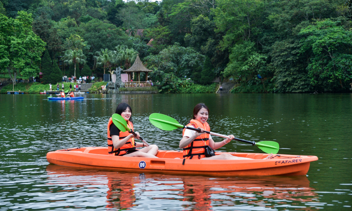 Giới trẻ Hà thành rủ nhau đi cắm trại, 'chữa lành tâm hồn' ngày nghỉ lễ