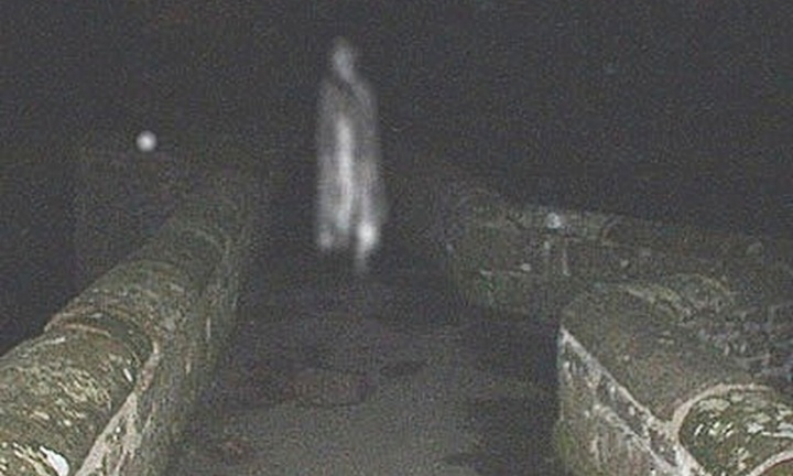 Lý do không nên chụp ảnh trẻ con vào ban đêm