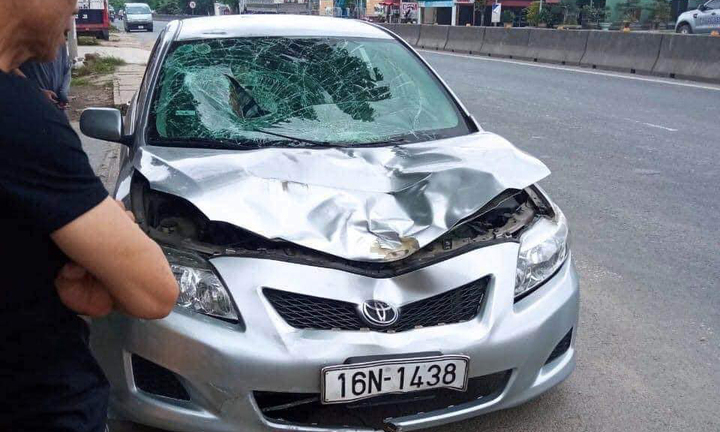 Ô tô tông chết hai người đi bộ ở Hải Phòng