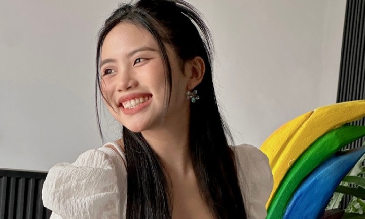 Phương Mỹ Chi tuổi 20: Dọn ra ở riêng, mở công ty làm Chủ tịch