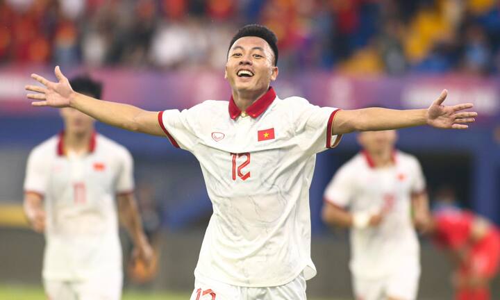 Trực tiếp bóng đá U22 Việt Nam 3-1 U22 Singapore: Tiến Long phản lưới