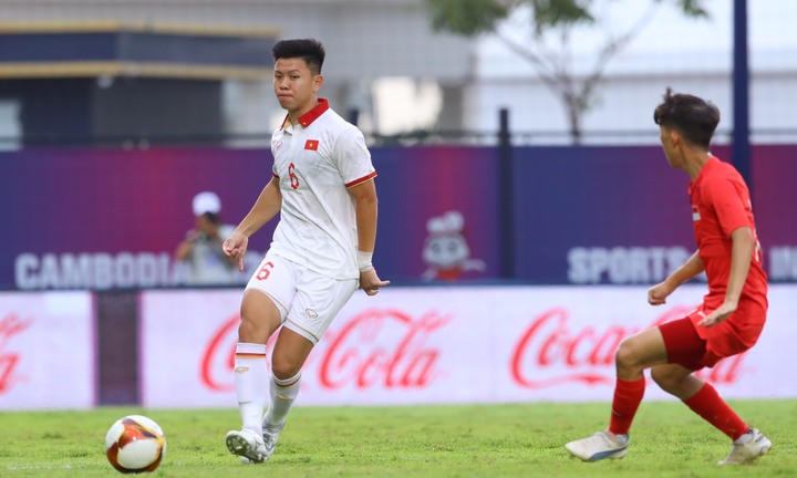 Tiến Long phản lưới, U22 Việt Nam nhận bàn thua đầu tiên ở SEA Games 32