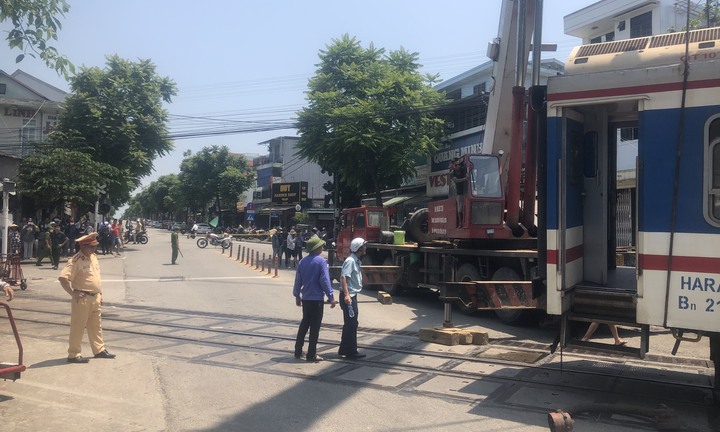 Thông tuyến đường sắt Bắc - Nam sau sự cố tàu SE1 trật bánh khi vừa rời ga Huế