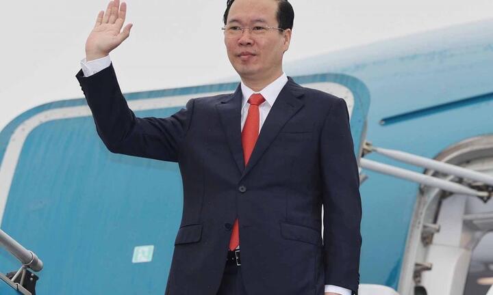 Chủ tịch nước Võ Văn Thưởng lên đường dự Lễ đăng quang Nhà vua Anh Charles III