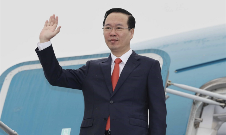 Chủ tịch nước đến London, bắt đầu chương trình tham dự Lễ Đăng quang