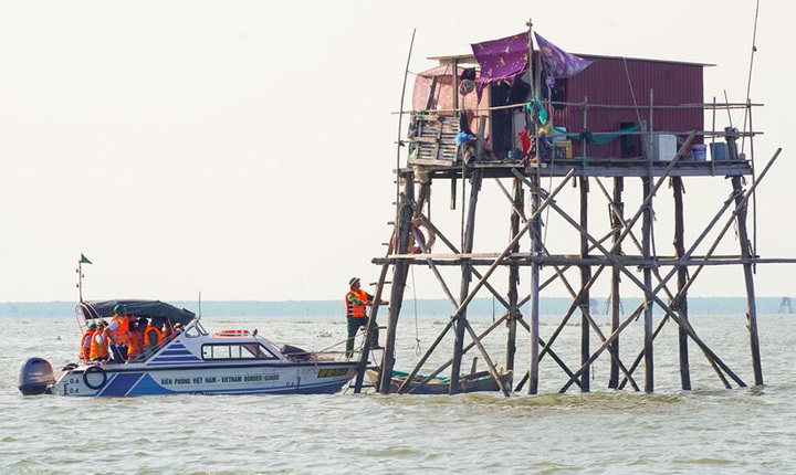 Hải Phòng: Cưỡng chế công trình nuôi ngao vi phạm, xử lý nghiêm cán bộ sai phạm