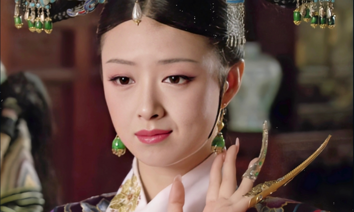 Vì sao các phi tần nhà Thanh luôn đeo hộ giáp không rời?