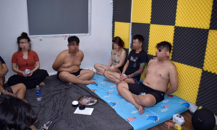 9 người bay lắc trong căn hộ chung cư ở Bình Dương