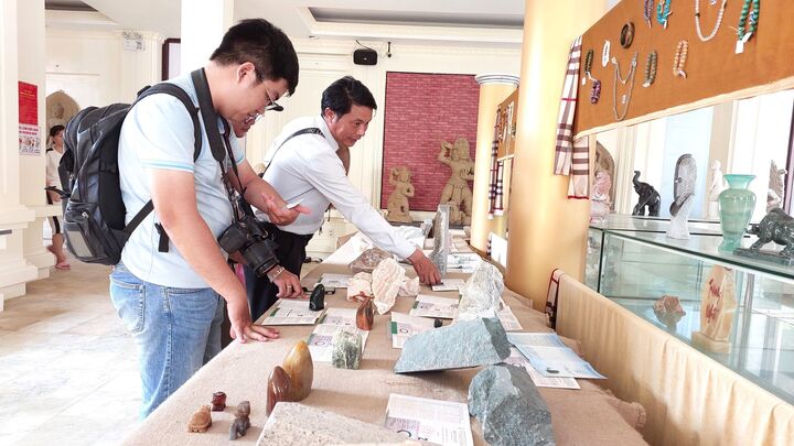 Chiêm ngưỡng di vật tại bảo tàng ký ức làng nghề độc đáo bậc nhất Việt Nam