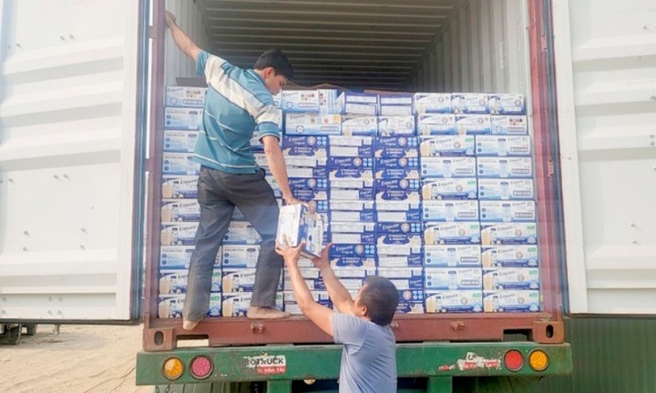 Bắt tạm giam giám đốc công ty nhập lậu sữa từ Mỹ về Việt Nam