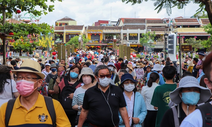 Hội An sẽ chốt phương án quản lý du khách tham quan phố cổ