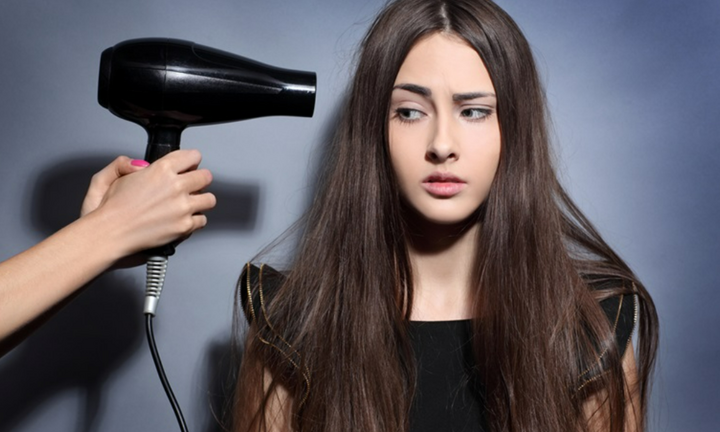 Sai lầm khi sử dụng máy sấy tóc khiến tóc hư tổn