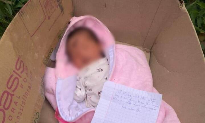 Bé trai sơ sinh bị bỏ rơi gần nhà máy gạch kèm mẩu giấy 'nhờ người nuôi giùm'