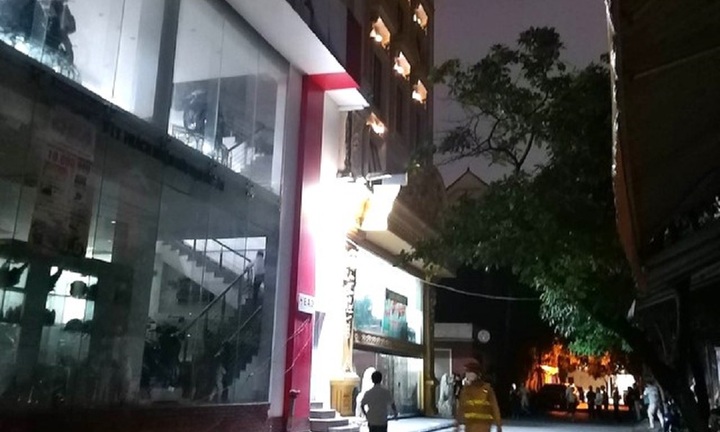 Nghệ An: Thương tâm bé 5 tuổi rơi từ tầng 10 xuống đất