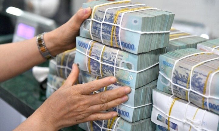 Lãi suất huy động ngân hàng đầu tháng 5 tiếp tục đi xuống