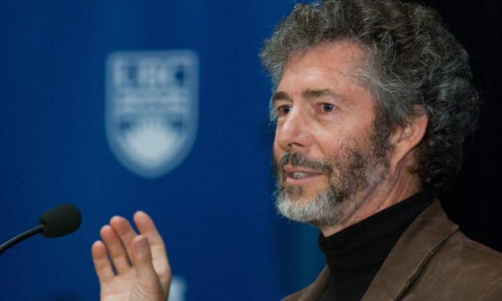 Giáo sư đại học giàu nhất thế giới, thành tỷ phú nhờ tấm séc định mệnh