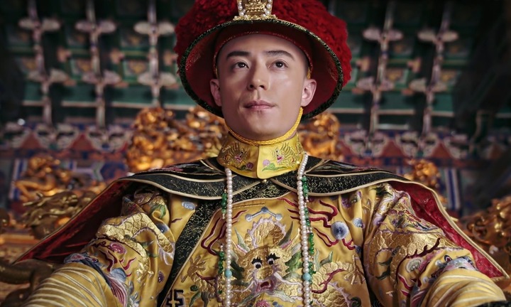 Khi hoàng đế tắm, ai sẽ là người phục vụ?