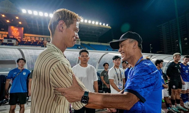 LĐBĐ Campuchia thuê dàn nhạc thổi kèn chia tay Keisuke Honda