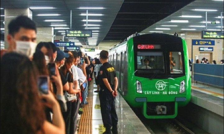 Hà Nội miễn phí vé 9 ngày Tết, thay đổi tần suất chạy 2 tuyến đường sắt trên cao