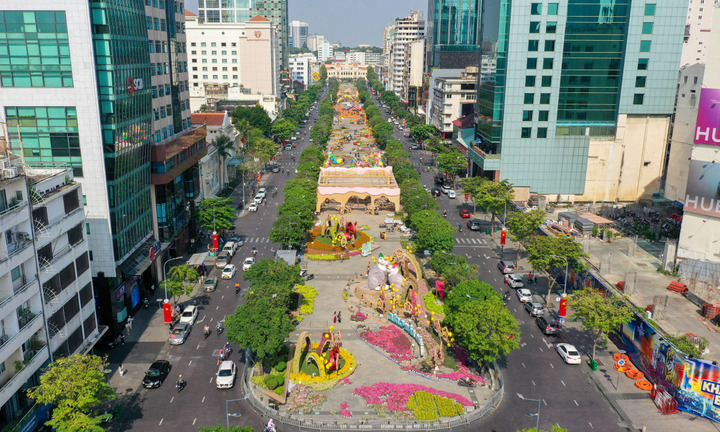 Đề xuất lắp mái che trên Phố đi bộ Nguyễn Huệ: Người dân nói gì?