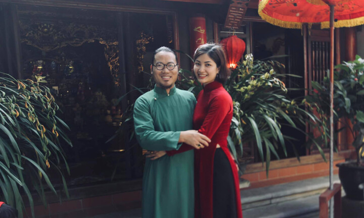 Ở nhà gỗ dát vàng, vợ trẻ của nghệ sĩ Vượng Râu vẫn thiệt thòi