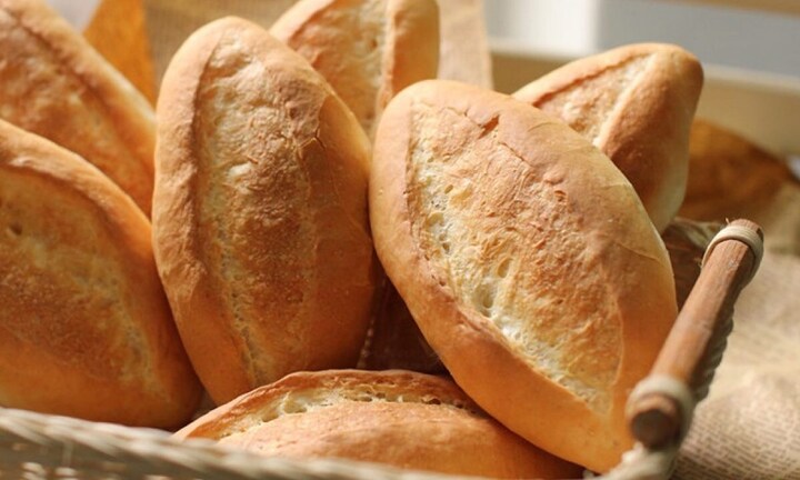 Bánh mì 'ngon, bổ, rẻ' nhưng có 5 nhóm người cần phải tránh xa