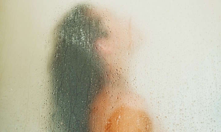 Tắm 10 lần một ngày, cô gái trả giá bằng cả sinh mạng