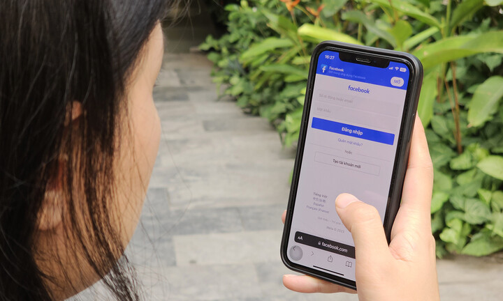 Facebook gặp lỗi tự động kết bạn khi xem 'tường' người lạ 