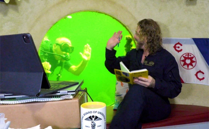 Người đàn ông phá kỷ lục thế giới, sống dưới nước 74 ngày