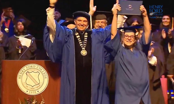 Nữ sinh có dấu hiệu chuyển dạ vẫn nhất quyết dự lễ tốt nghiệp đại học