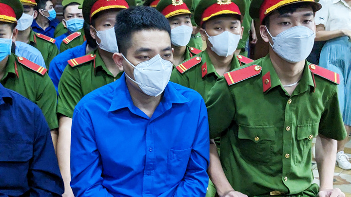 Phạt tù 2 cựu công an tham gia vụ cướp 37 tỷ đồng tiền ảo