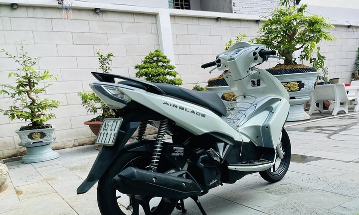 Xe tay ga Honda Air Blade 2015 biển ngũ quý 1 giá siêu đắt 150 triệu đồng