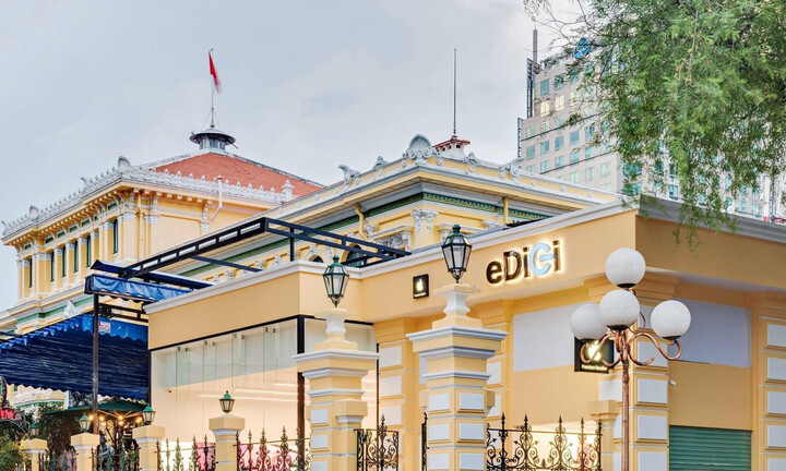 Vì sao cửa hàng Apple của tỷ phú Johnathan Hạnh Nguyễn suy tàn?