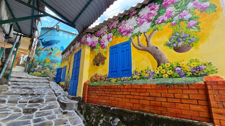 Bình Định: Độc đáo đường tranh bích họa ở làng chài cổ Nhơn Lý