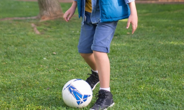 Nam sinh bị liệt mềm tứ chi sau khi chơi bóng đá