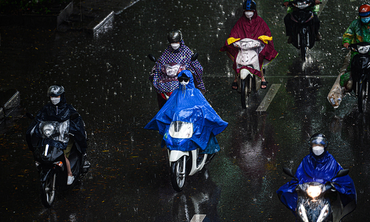 Dự báo đêm nay nhiều nơi ở Bắc Bộ đón mưa 'giải nhiệt' 