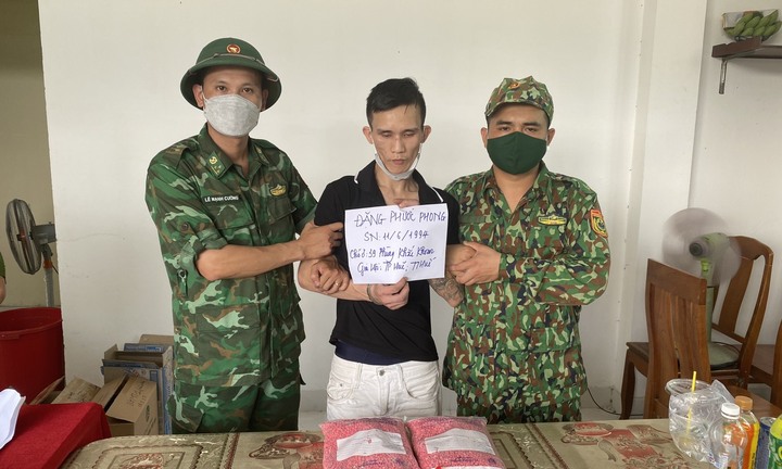 Bắt giữ 2 kẻ vận chuyển 48.000 viên ma tuý xuyên quốc gia