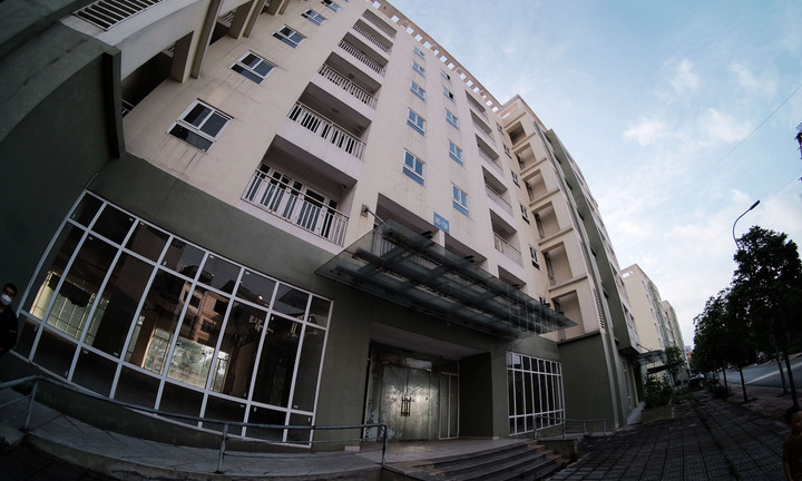 Nằm vị trí đắc địa, chung cư giãn dân phố cổ vẫn hoang vắng