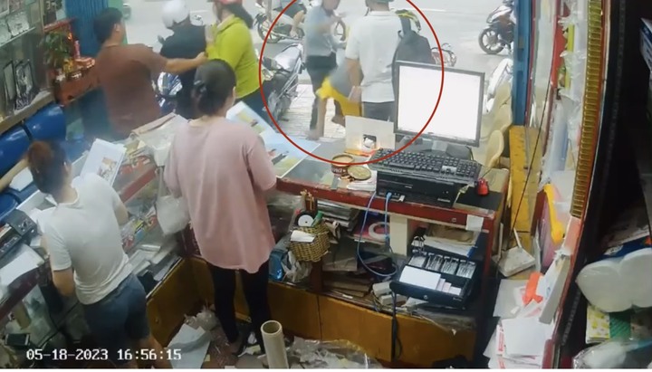 Phú Yên: Xôn xao clip người đàn ông đánh bé trai trong tiệm ảnh