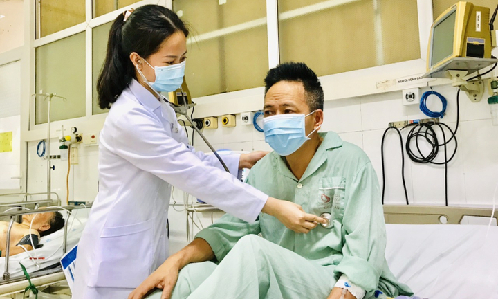 Nhập viện vì uống nhầm nước lau sàn 